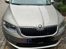 Grau Gebraucht 2015 Skoda Octavia Joy Kombi | 10.000 € (Guter Preis)