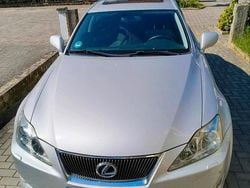 Silber Gebraucht 2007 Lexus IS220d Limousine | 8.600 € (Teuer)