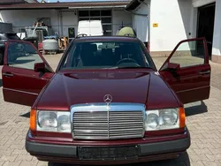 Andere außenfarben Gebraucht 1992 Mercedes E230 Kombi | 20.500 €
