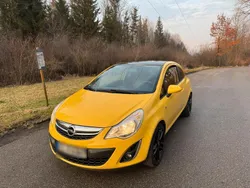 Gelb Gebraucht 2011 Opel Corsa Color Edition Kleinwagen | 1.600 € (Guter Preis)