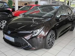 Phantombraun metallic Gebraucht 2021 Toyota Corolla Team Limousine | 21.490 € (Fairer Preis)