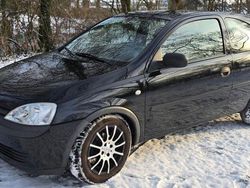 Schwarz Gebraucht 2001 Opel Corsa Limousine | 769 € (Guter Preis)