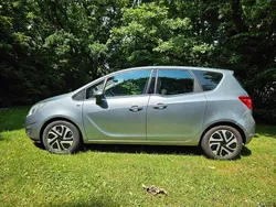 Grau Gebraucht 2013 Opel Meriva Color Edition Van / Kleinbus | 3.900 € (Fairer Preis)