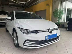 Pure white Gebraucht 2021 VW Golf VIII Life Limousine | 16.900 € (Guter Preis)