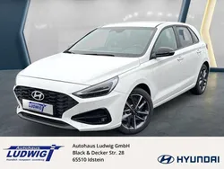 Weiß Gebraucht 2024 Hyundai i30 Advantage Limousine | 21.500 € (Fairer Preis)
