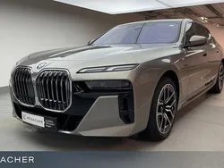 Oxidgrau ii metallic Gebraucht 2024 BMW 740 Comfort Edition Limousine | 89.349 €