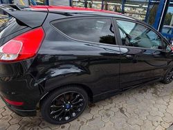 Schwarz Gebraucht 2014 Ford Fiesta Cool & Sound Edition Kleinwagen | 6.490 € (Fairer Preis)