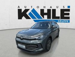 Grün Neu 2025 VW Tiguan IQ Drive SUV | 47.950 € (Etwas zu teuer)