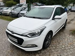 Weiß Gebraucht 2016 Hyundai i20 Passion Kleinwagen | 9.999 € (Etwas zu teuer)