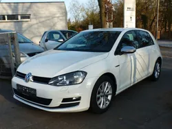 Weiß Gebraucht 2015 VW Golf VII LOUNGE Limousine | 11.499 € (Fairer Preis)