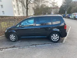 Schwarz Gebraucht 2011 VW Touran Van / Kleinbus | 7.900 € (Fairer Preis)