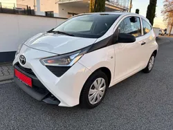 Weiß Gebraucht 2021 Toyota Aygo Kleinwagen | 8.800 € (Fairer Preis)
