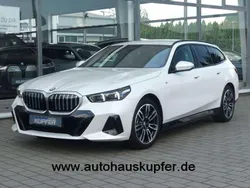 Mineralweiã Gebraucht 2024 BMW 520 Performance Kombi | 50.900 € (Guter Preis)