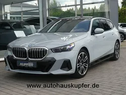 Brooklyngrau Gebraucht 2024 BMW 520 Performance Kombi | 54.400 € (Fairer Preis)