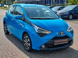 Blau Gebraucht 2020 Toyota Aygo X-play Kleinwagen | 8.990 € (Guter Preis)