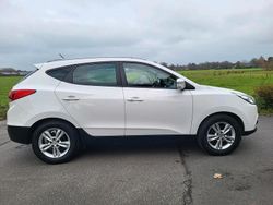Weiß Gebraucht 2012 Hyundai ix35 SUV | 8.335 € (Teuer)