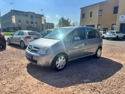 Grau Gebraucht 2005 Opel Meriva Edition Van / Kleinbus | 2.999 € (Fairer Preis)