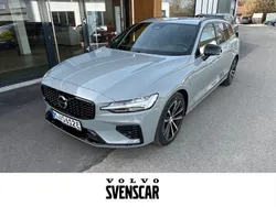 Grau Gebraucht 2024 Volvo V60 Plus Kombi | 53.990 €