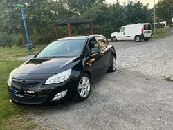 Schwarz Gebraucht 2011 Opel Astra Limousine | 4.000 € (Fairer Preis)