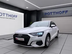 Weiss Gebraucht 2021 Audi A3 Sportback e-tron Design Limousine | 22.950 € (Fairer Preis)