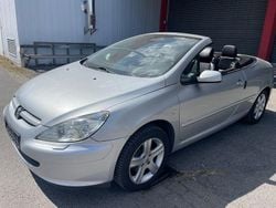 Grau Gebraucht 2005 Peugeot 307 CC Cabrio | 2.999 € (Fairer Preis)