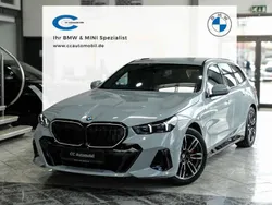 M brooklyn grau Gebraucht 2024 BMW 520 M Sport Kombi | 56.999 € (Superpreis)