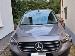 Grau Gebraucht 2023 Mercedes T180 Progressive Van / Kleinbus | 24.900 € (Guter Preis)