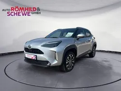 Schimmering silber metallic Neu 2025 Toyota Yaris Cross SUV | 30.777 € (Fairer Preis)