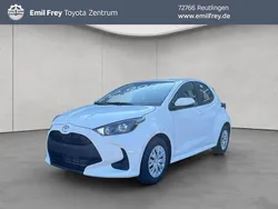 Weiß Neu 2025 Toyota Yaris Hybrid Business Edition Limousine | 21.980 € (Guter Preis)