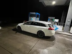 Weiß Gebraucht 2011 Opel Insignia Kombi | 8.300 € (Teuer)