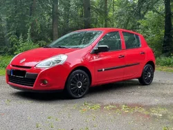 Rot Gebraucht 2009 Renault Clio II Limousine | 3.200 € (Fairer Preis)