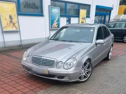 Grau Gebraucht 2003 Mercedes E500 Limousine | 9.000 € (Teuer)