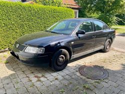 Schwarz Gebraucht 2001 VW Passat Limousine | 3.000 € (Fairer Preis)