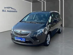 Grau Gebraucht 2016 Opel Zafira Tourer drive Van / Kleinbus | 8.790 € (Etwas zu teuer)