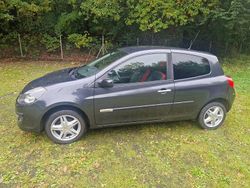 Grau Gebraucht 2007 Renault Clio III Kleinwagen | 2.950 €
