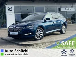Lava blau metallic Gebraucht 2022 Skoda Superb Kombi | 33.870 € (Fairer Preis)