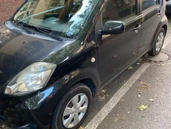 Schwarz Gebraucht 2009 Daihatsu Sirion Kleinwagen | 1.950 €