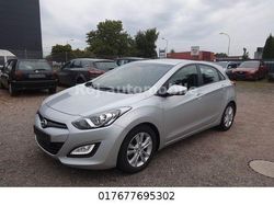 Silber Gebraucht 2012 Hyundai i30 Style Limousine | 5.950 € (Fairer Preis)