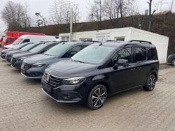 Schwarz Gebraucht 2024 Mercedes EQT200 Style Van / Kleinbus | 24.871 € (Fairer Preis)