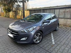 Grau Gebraucht 2015 Hyundai i30 Premium Limousine | 9.000 € (Fairer Preis)