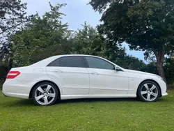 Weiß Gebraucht 2012 Mercedes E220 Limousine | 12.395 €