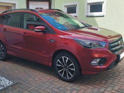 Rot Gebraucht 2019 Ford Kuga ST-Line SUV | 17.999 € (Fairer Preis)