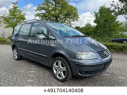 Grau Gebraucht 2009 VW Sharan Highline Van / Kleinbus | 5.470 € (Teuer)