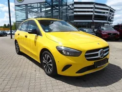 Gelb Gebraucht 2021 Mercedes B200 Style Van / Kleinbus | 19.980 € (Guter Preis)