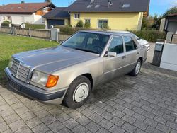 Grau Gebraucht 1993 Mercedes E200 Limousine | 3.500 €