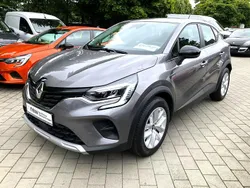 Grau Gebraucht 2024 Renault Captur Equilibre SUV | 17.999 € (Guter Preis)