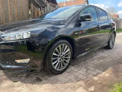 Schwarz Gebraucht 2017 Ford Focus ST-Line Limousine | 10.300 € (Guter Preis)