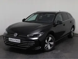 Schwarz, grenadillschwarz metallic (0e) Gebraucht 2024 VW Passat Alltrack Business Kombi | 31.479 €