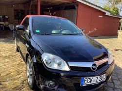Schwarz Gebraucht 2008 Opel Tigra Cabrio | 3.399 € (Etwas zu teuer)
