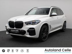 Mineralweiss metallica96schwarz Gebraucht 2022 BMW X5 M Sport SUV | 55.999 € (Fairer Preis)